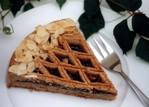 Linzer torte (τάρτα με αμύγδαλα και μαρμελάδα βατόμουρο)