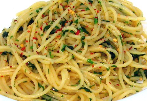Μακαρονάδα με σκορδόλαδο (aglio e olio)