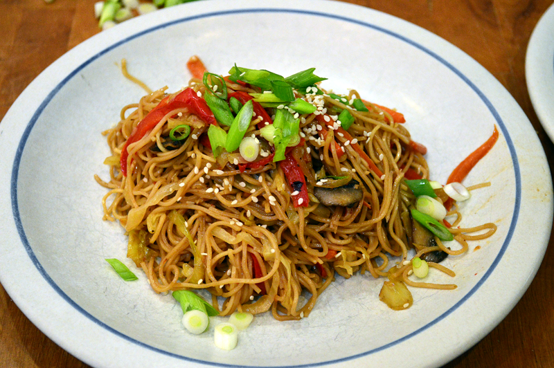 Τσάου μέιν (chow mein) με λαχανικά